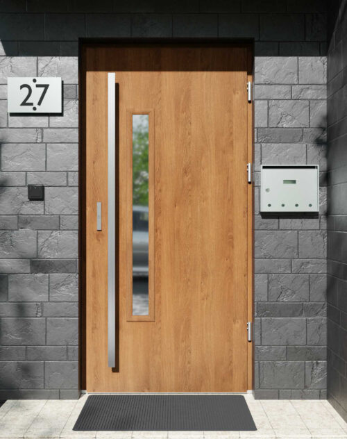 Drzwi zewnętrzne do domu z pochwytem i ościeżnicą drewnianą Otto 23B w systemie Wood extra